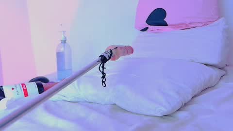 Snapshot of miawills1 chatting on 11/14/25, 01:54 LINAY And VALENTINA - INSTAGRAM LINAY MVP online show from 11/14/25, 01:54