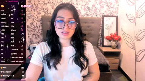 Snapshot of miawils_ chatting on 12/13/24, 06:00 M I A W I L S online show from 12/13/24, 06:00