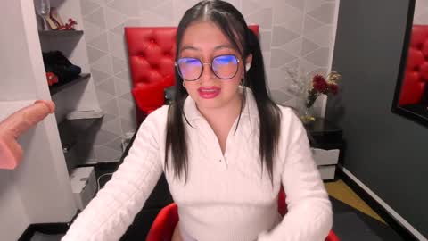Snapshot of miawils_ chatting on 01/24/25, 04:48 M I A W I L S online show from 01/24/25, 04:48