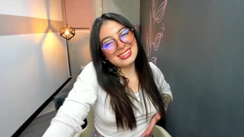 Snapshot of miawils_ chatting on 02/04/25, 07:44 M I A W I L S online show from 02/04/25, 07:44
