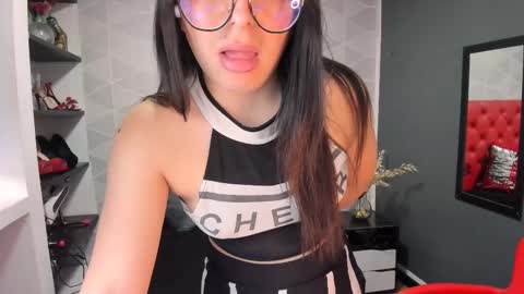 Snapshot of miawils_ chatting on 02/18/25, 10:03 M I A W I L S online show from 02/18/25, 10:03