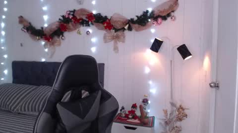 Mia Wilson online show from 12/23/24, 11:04