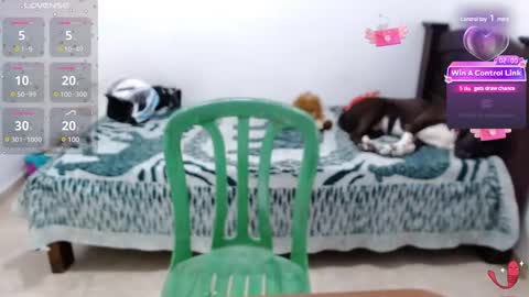 Snapshot of micaela_21_ chatting on 12/24/24, 11:22 Micaela online show from 12/24/24, 11:22