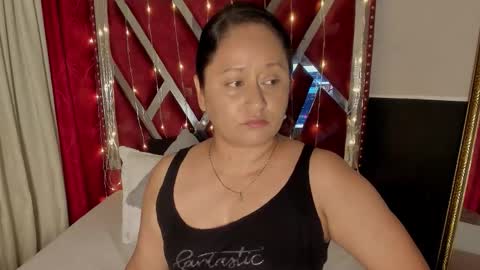 Snapshot of micaelahott_ chatting on 01/17/26, 03:33 micaelahott_ online show from 01/17/26, 03:33