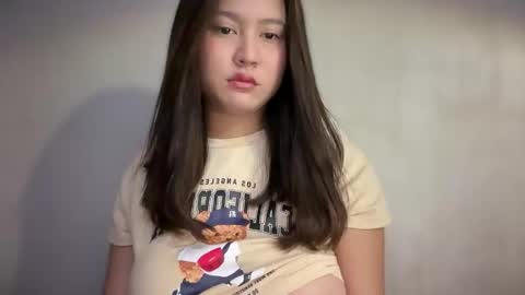 Snapshot of micaganda1 chatting on 11/03/25, 09:27 urbaby mica online show from 11/03/25, 09:27