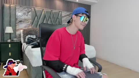 Snapshot of michaeel_blue chatting on 10/31/25, 09:27 Michael online show from 10/31/25, 09:27