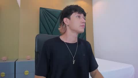 Snapshot of michaeel_blue chatting on 12/17/25, 12:00 Michael online show from 12/17/25, 12:00