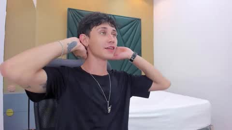 Snapshot of michaeel_blue chatting on 12/19/25, 12:01 Michael online show from 12/19/25, 12:01