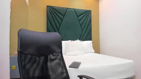 Snapshot of michaeel_blue chatting on 12/21/25, 12:56 Michael online show from 12/21/25, 12:56