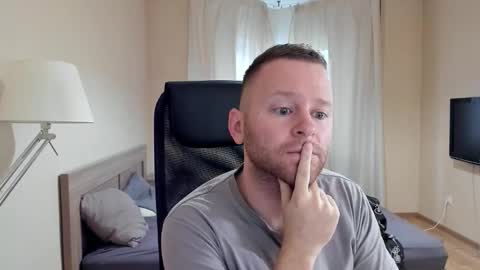 Snapshot of michael_birkin chatting on 09/28/25, 04:18 Michael Birkin online show from 09/28/25, 04:18