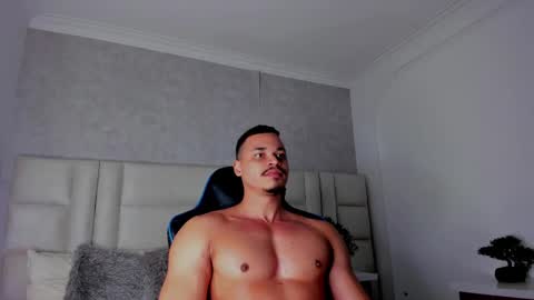 Snapshot of michael_reinolds chatting on 09/27/25, 03:33 Michael online show from 09/27/25, 03:33