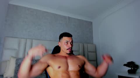 Snapshot of michael_reinolds chatting on 11/05/25, 03:06 Michael online show from 11/05/25, 03:06