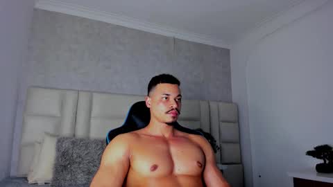 Snapshot of michael_reinolds chatting on 11/06/25, 02:34 Michael online show from 11/06/25, 02:34