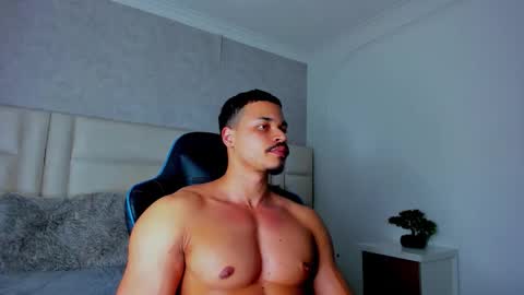 Snapshot of michael_reinolds chatting on 11/29/25, 03:20 Michael online show from 11/29/25, 03:20