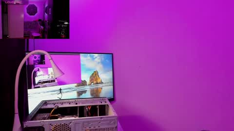 Snapshot of michael_wolfborn chatting on 12/04/24, 02:48 Michael online show from 12/04/24, 02:48