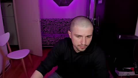 Snapshot of michael_wolfborn chatting on 02/14/25, 03:47 Michael online show from 02/14/25, 03:47