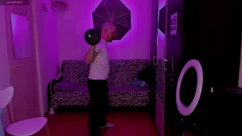 Snapshot of michael_wolfborn chatting on 03/04/25, 02:53 Michael online show from 03/04/25, 02:53