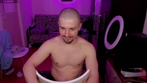 Snapshot of michael_wolfborn chatting on 03/05/25, 05:08 Michael online show from 03/05/25, 05:08