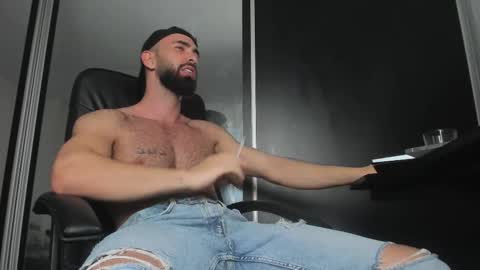 Snapshot of michaelevansx chatting on 10/29/25, 09:27 MichaelEvansx online show from 10/29/25, 09:27