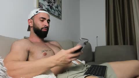 Snapshot of michaelevansx chatting on 12/05/25, 08:38 MichaelEvansx online show from 12/05/25, 08:38