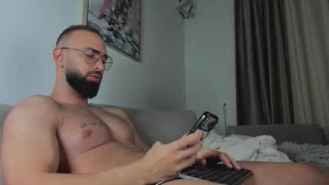 Snapshot of michaelevansx chatting on 01/06/26, 10:45 MichaelEvansx online show from 01/06/26, 10:45