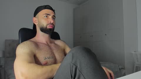 Snapshot of michaelevansx chatting on 02/14/26, 01:46 MichaelEvansx online show from 02/14/26, 01:46