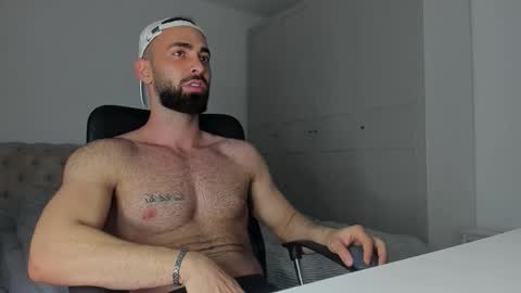 Snapshot of michaelevansx chatting on 02/14/26, 08:38 MichaelEvansx online show from 02/14/26, 08:38