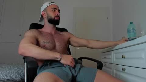 Snapshot of michaelevansx chatting on 02/16/26, 10:33 MichaelEvansx online show from 02/16/26, 10:33