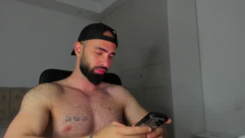 Snapshot of michaelevansx chatting on 05/09/26, 08:14 MichaelEvansx online show from 05/09/26, 08:14