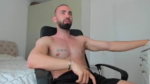 Snapshot of michaelevansx chatting on 07/12/26, 11:23 MichaelEvansx online show from 07/12/26, 11:23