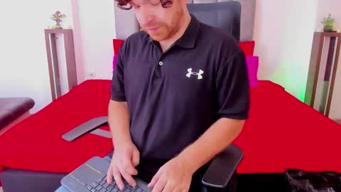 Snapshot of michaelhawtin chatting on 10/18/25, 08:53 Michael  Contenido explcito online show from 10/18/25, 08:53