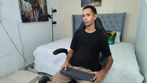 michaell_bellk_ online show from 11/01/25, 06:43