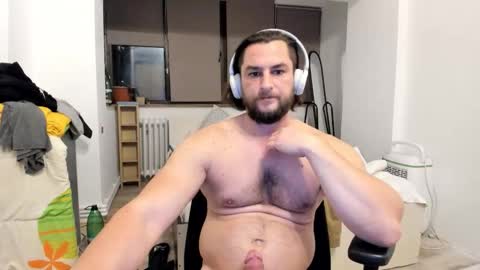 Snapshot of michaelragnar90 chatting on 11/11/25, 04:40 michaelragnar90 online show from 11/11/25, 04:40