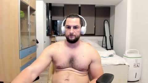 Snapshot of michaelragnar90 chatting on 11/12/25, 04:40 michaelragnar90 online show from 11/12/25, 04:40