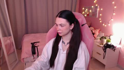 Snapshot of michela_fruet chatting on 12/05/25, 01:03 Kate online show from 12/05/25, 01:03