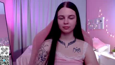 Snapshot of michela_fruet chatting on 06/25/26, 01:38 Kate online show from 06/25/26, 01:38