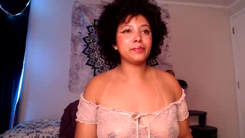 Snapshot of michell_bling chatting on 01/13/25, 07:21 Michi online show from 01/13/25, 07:21