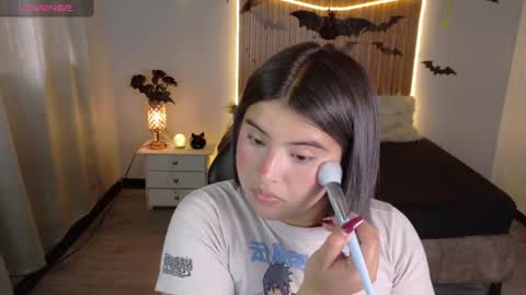 Snapshot of michell_petty01 chatting on 10/15/25, 04:51 michell_petty01 online show from 10/15/25, 04:51