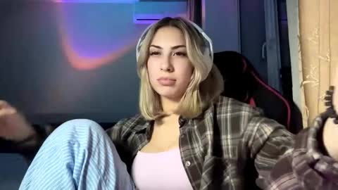 michellcrumpacker online show from 11/02/25, 05:04