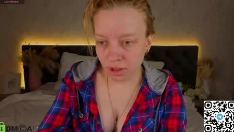Snapshot of michelle_blond chatting on 04/20/26, 12:57 michelle_blond online show from 04/20/26, 12:57