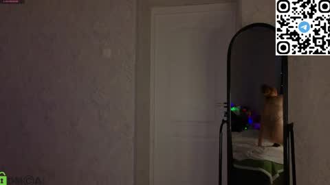 Snapshot of michelle_blond chatting on 05/13/26, 01:47 michelle_blond online show from 05/13/26, 01:47