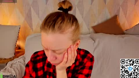 Snapshot of michelle_blond chatting on 05/18/26, 04:07 michelle_blond online show from 05/18/26, 04:07