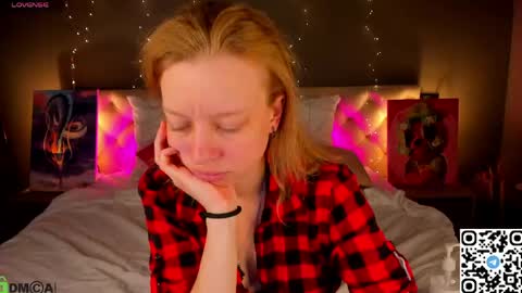 Snapshot of michelle_blond chatting on 05/19/26, 01:56 michelle_blond online show from 05/19/26, 01:56