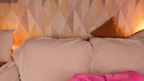 Snapshot of michelle_blond chatting on 05/27/26, 01:57 michelle_blond online show from 05/27/26, 01:57