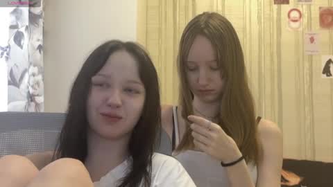Snapshot of michelle_neely chatting on 10/27/25, 10:52 michelle_neely online show from 10/27/25, 10:52