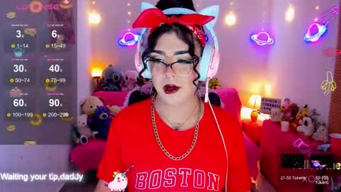 Snapshot of michellevanss22 chatting on 11/04/25, 03:38 online show from 11/04/25, 03:38