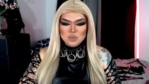 Snapshot of michellevixen921 chatting on 11/02/25, 12:02 Michelle online show from 11/02/25, 12:02