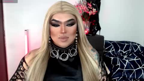 Snapshot of michellevixen921 chatting on 11/16/25, 06:08 Michelle online show from 11/16/25, 06:08