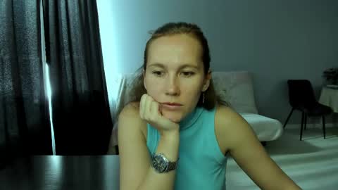 Snapshot of michellewoitsik chatting on 05/01/26, 04:17 Michelle online show from 05/01/26, 04:17