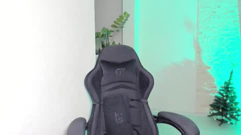 Snapshot of michelliibeautiful chatting on 12/18/25, 05:08 Michellee online show from 12/18/25, 05:08